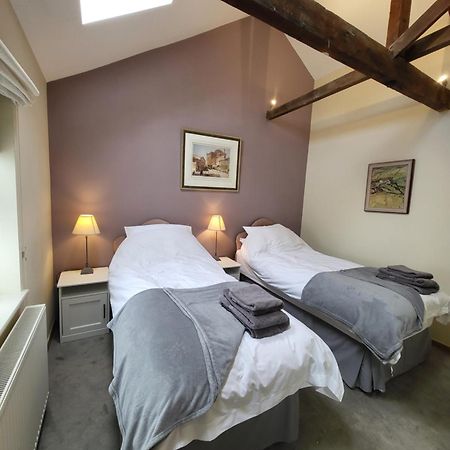 The Coach House Villa Cheltenham Bagian luar foto
