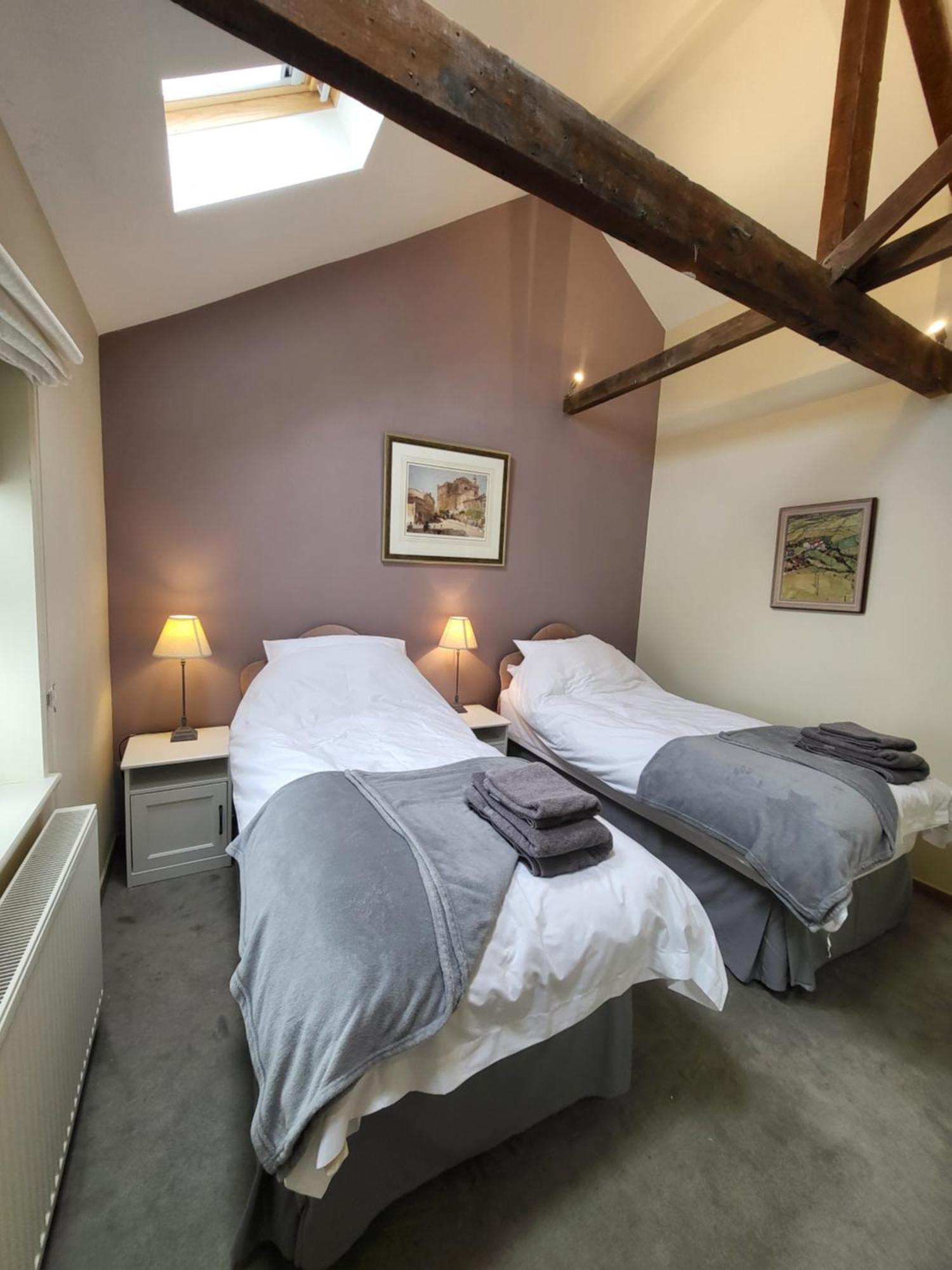 The Coach House Villa Cheltenham Bagian luar foto